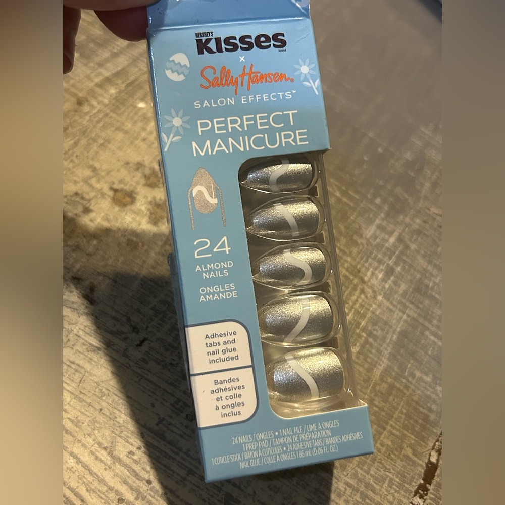 Kisses Salon Effects Almond Nails - Silver